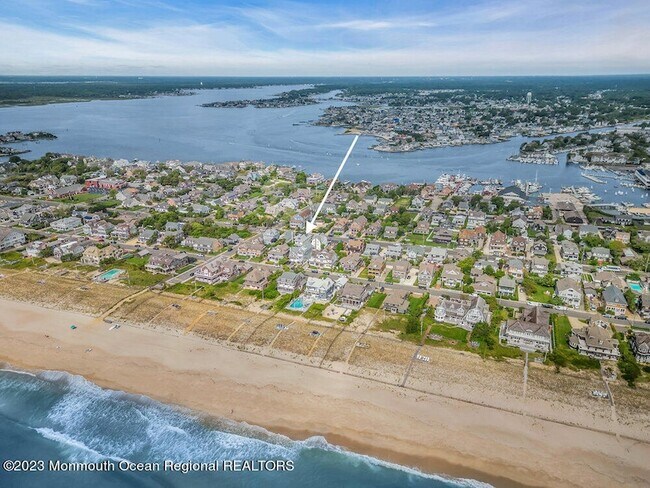 Building Photo - 683 Main Ave