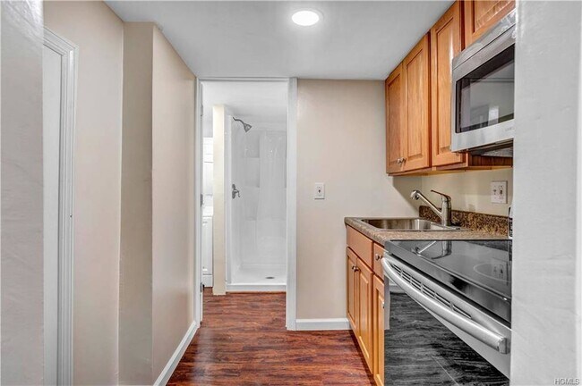 Building Photo - 1058 Wilmot Rd