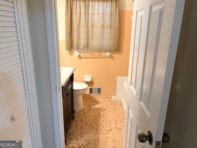 Building Photo - 407 Fayetteville Rd