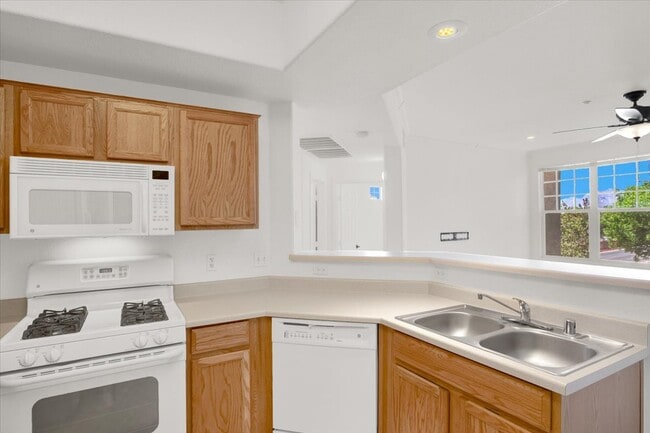 Building Photo - 5855 Valley Dr