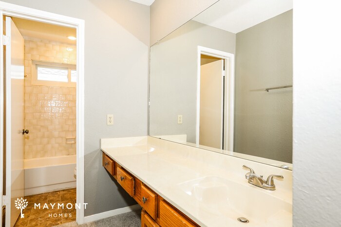 Building Photo - 3519 Lindenfield Dr
