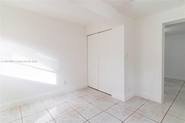 Building Photo - 2 bedroom in Hollywood FL 33021