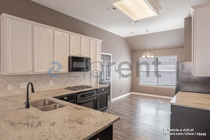 Building Photo - 11853 Del Rio Dr