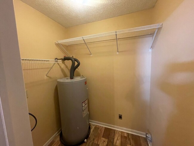 Building Photo - 917 Johnson St