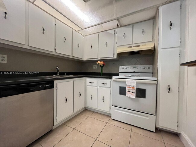 Primary Photo - 4354 NW 9th Ave