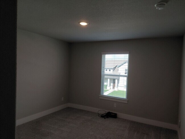 Building Photo - 3/2/2 - FENCED BACKYARD!!! GREAT NEIGHBORHOOD - Godley ISD - Summer Specials!