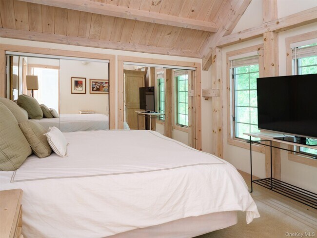 Building Photo - 121 Queechy Lake Dr