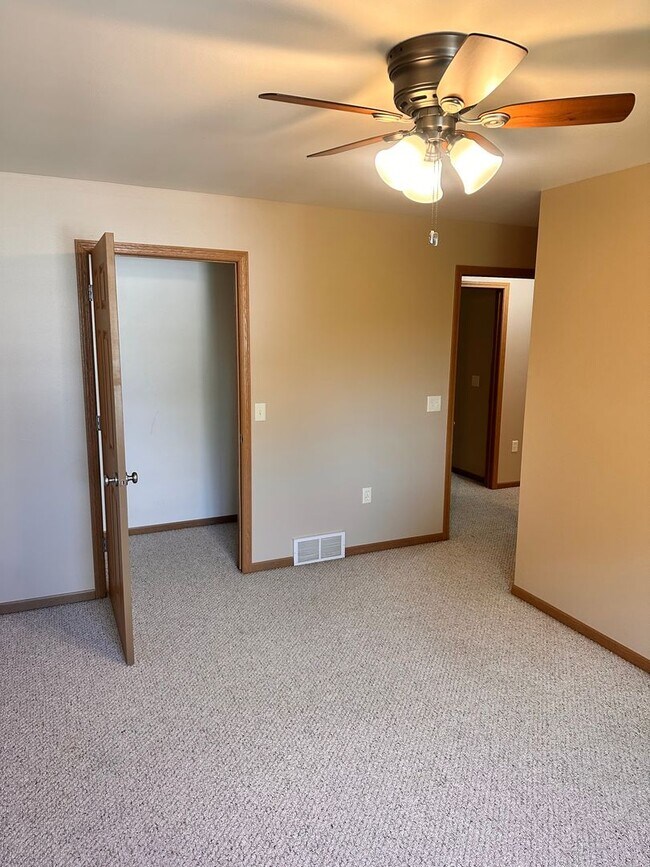 Building Photo - 3566-3572 East Meadows Place