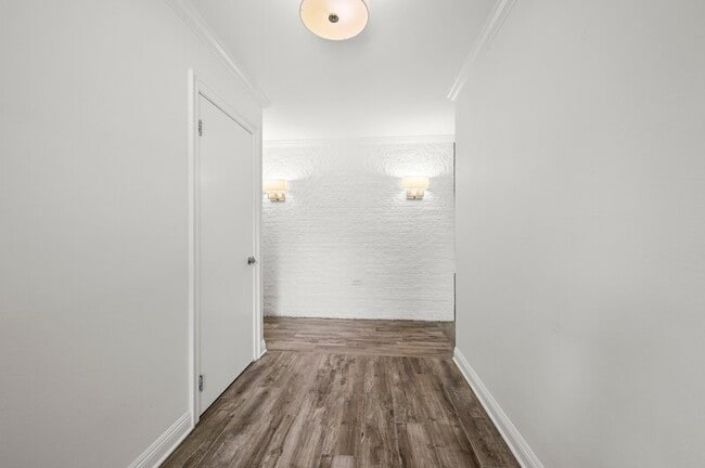Building Photo - 5475 S Ridge Dr