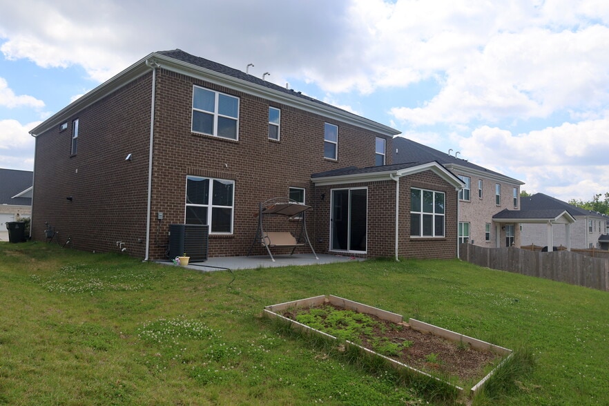 Building Photo - 709 Parthenia Ln