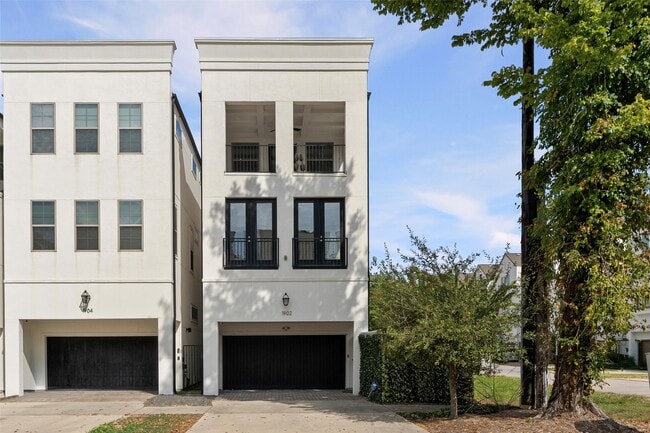 Building Photo - 1902 W 25th St