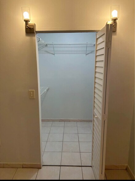Master closet - 495 W Park Dr