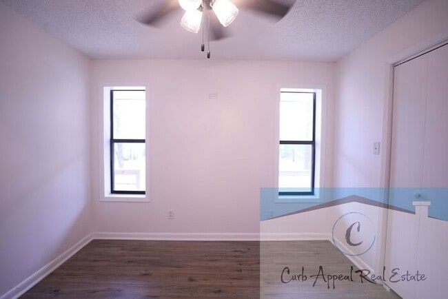 Building Photo - Move in special $500!! Beautifully renovated 1 bed / 1 bath duplex in a great neighborhood!!
