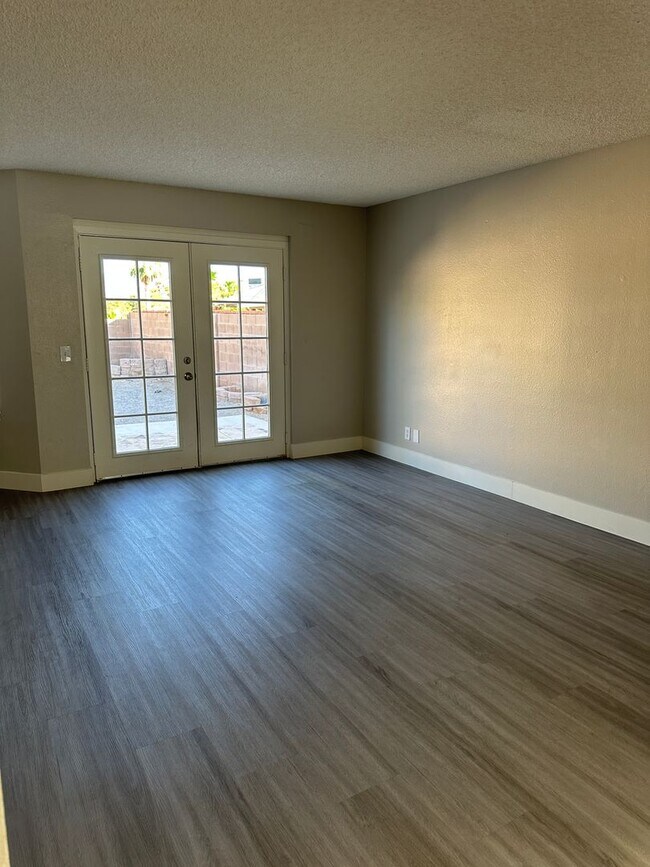 Building Photo - 126 Elegante Way