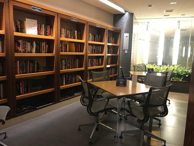 Building Photo - 400 E Randolph St