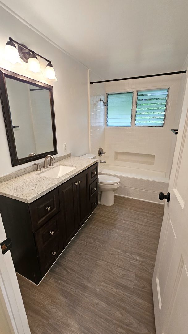 Building Photo - 5 bedroom, vaulted ceilings, breeze and gr...