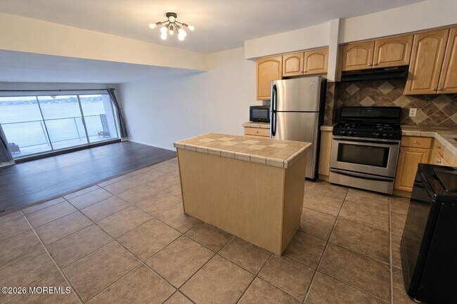 Building Photo - 138 Bodman Pl
