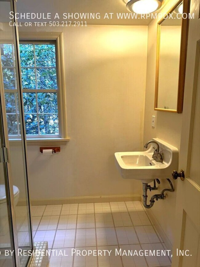 Building Photo - 1938 SW Edgewood Rd