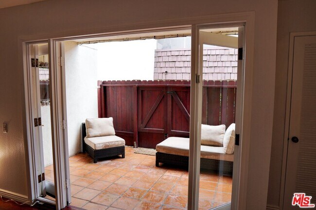 Building Photo - 2418 Graham Ave