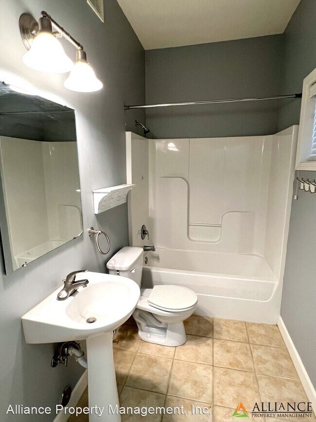 Building Photo - 2 br, 2 bath House - 2211 College Ave. #103