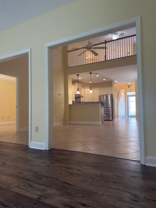 Building Photo - 715 Botany Loop