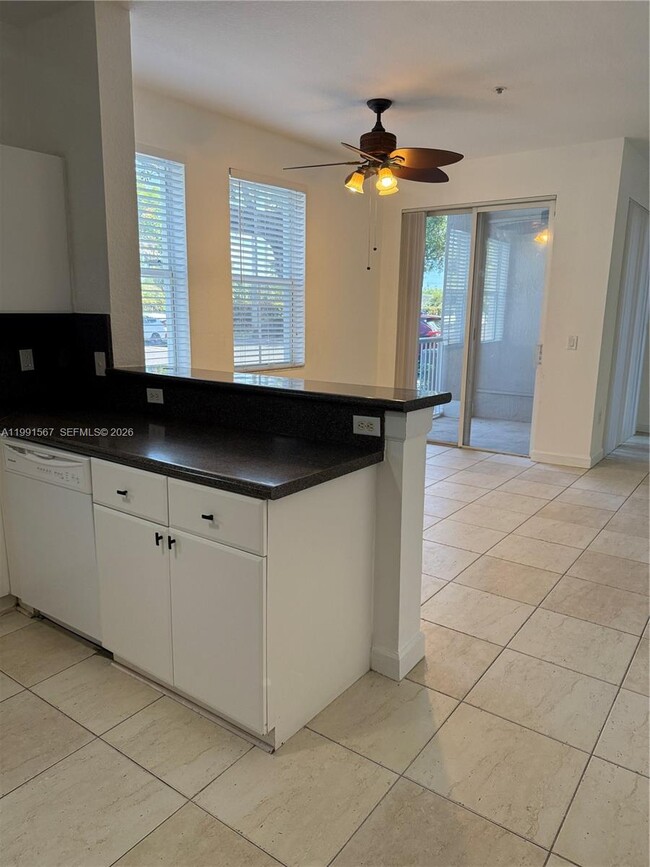 Building Photo - 2113 Shoma Dr