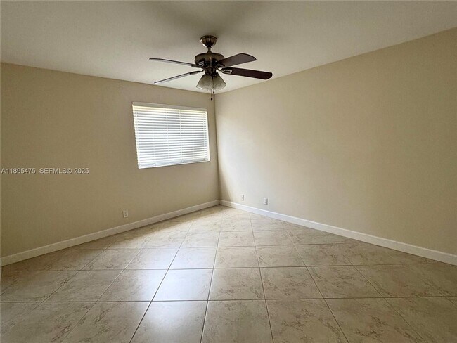 Building Photo - 2926 S University Dr