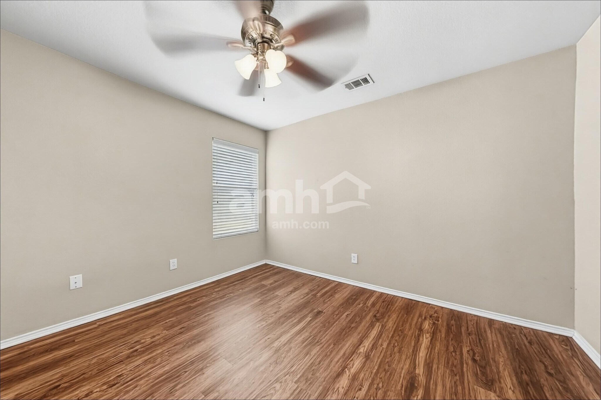 Building Photo - 301 Azalea Dr