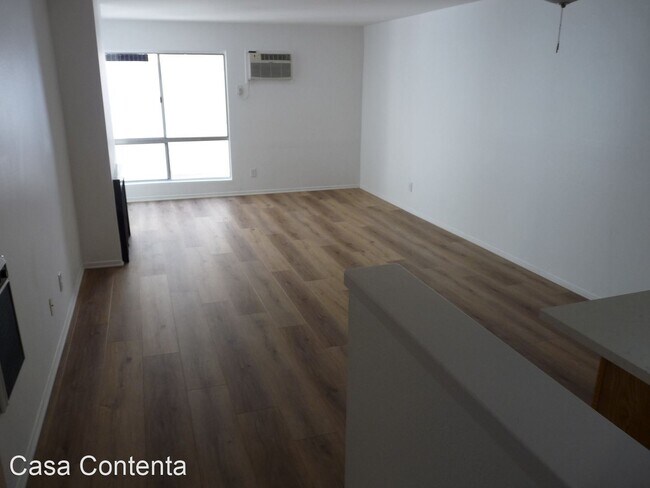 Building Photo - 8780 Shoreham Dr