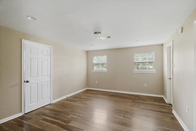 Building Photo - 412 Stowell St