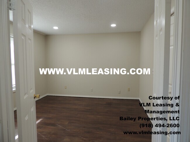 Building Photo - 404 W Vicksburg St