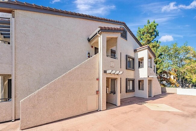 Building Photo - 880 E Fremont Ave