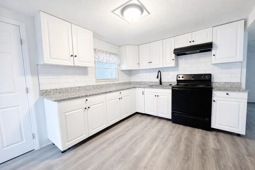 Building Photo - 36 Candice St