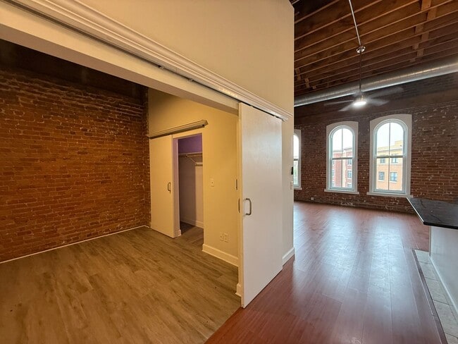 Building Photo - Bonnie Jean Flats