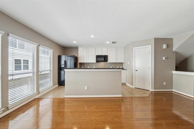 Building Photo - 1730 Bevis St