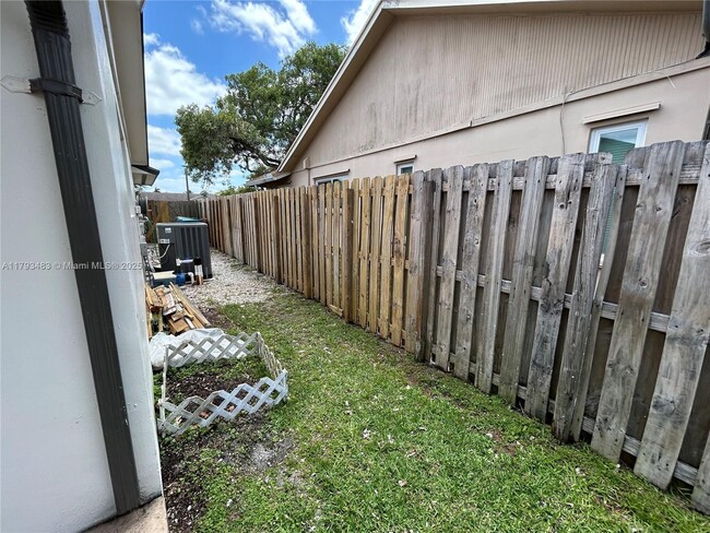 Building Photo - 11751 SW 52nd Ct