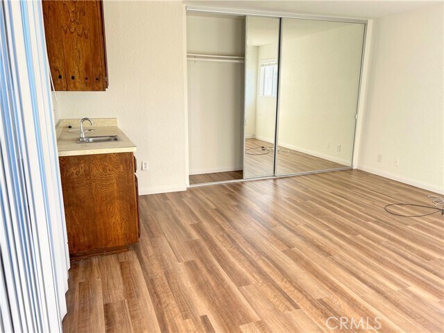 Building Photo - 402 S Ola Vista