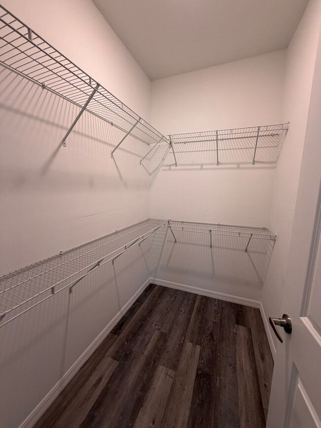 Building Photo - 615 SE 8th St