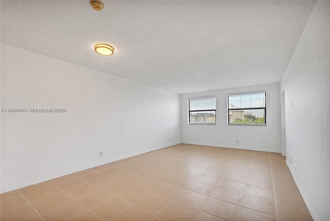 Building Photo - 8180 Geneva Ct