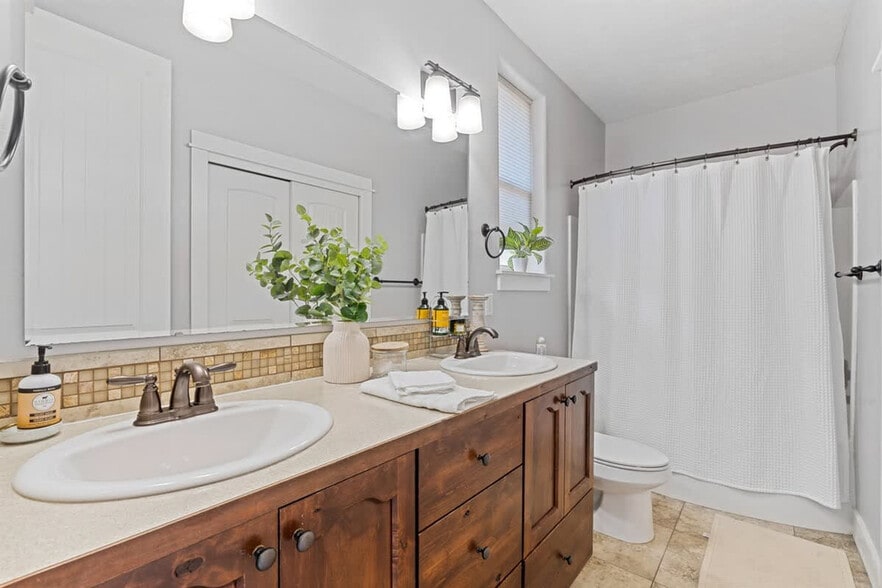 Building Photo - 2965 N LeBlanc Way