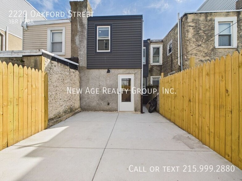 Building Photo - 2229 Oakford St