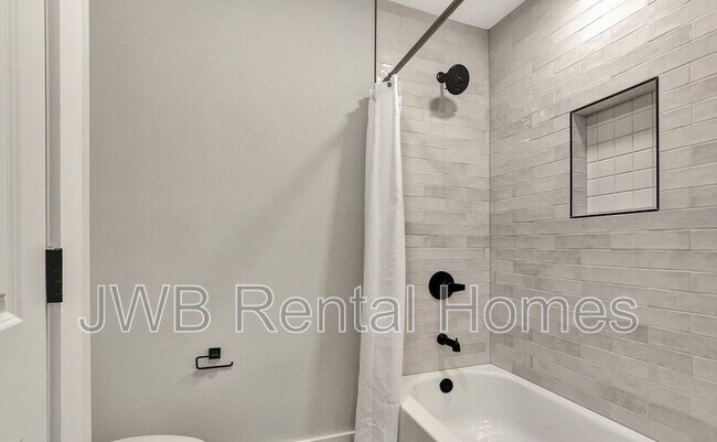 Building Photo - 1328 6th Ave N