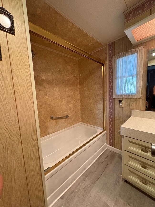 Building Photo - 3bed/1.5bath SFH Rent $1240/month ready now!! May 2026