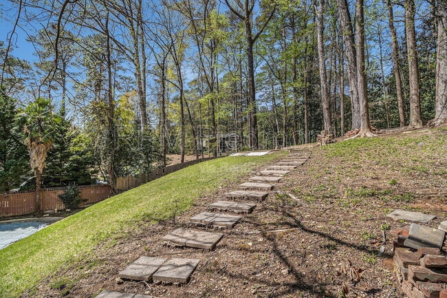 Building Photo - 2570 Northside Dr NW