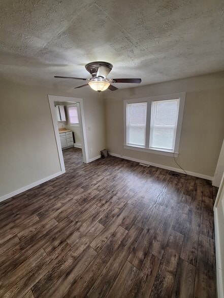 Building Photo - 5771 Seneca Trl S