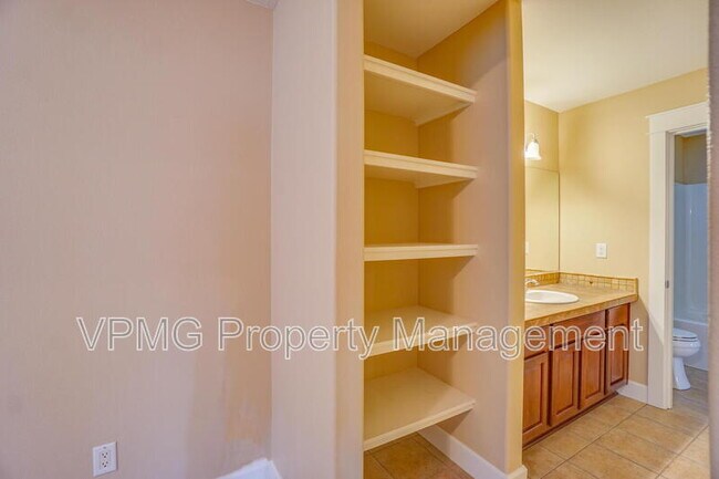 Building Photo - 1403 SE 194th Pl