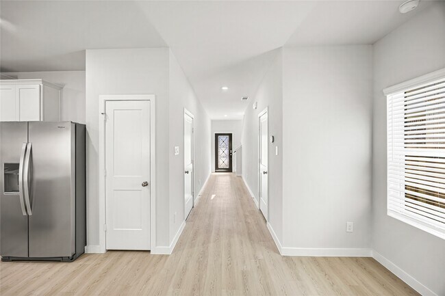 Building Photo - 7910 Alset Dr