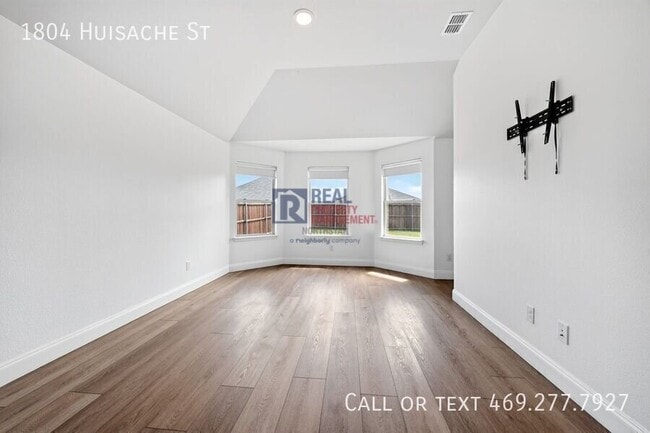 Building Photo - 1804 Huisache St