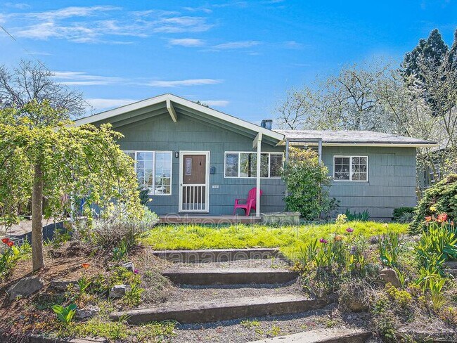Building Photo - 1066 NE Madrona St