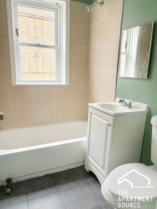 Building Photo - 6226 S Western Ave